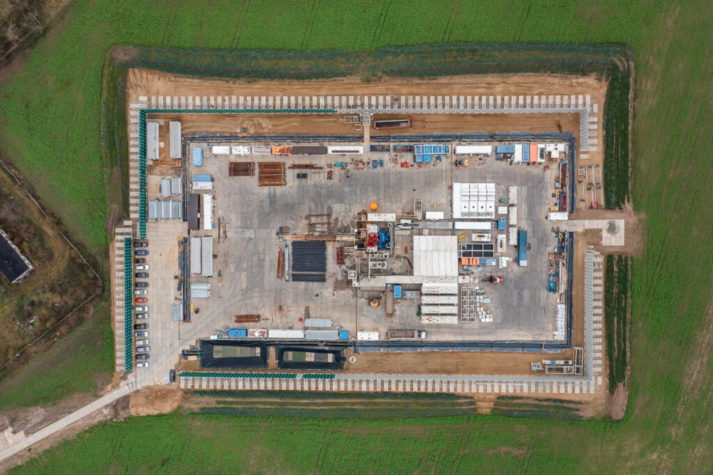 Obiekt przemysłowy sfotografowany z lotu ptaka - Fotografia z Drona Wrocław