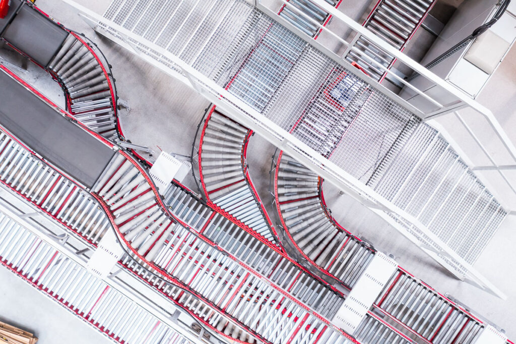 System przenośników paletowych z drona - fotografia przemysłowa Wrocław