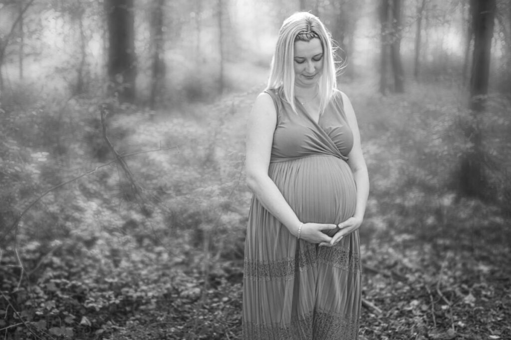 Forografia brzuszkowa wrocław sesja ciążowa w lesie